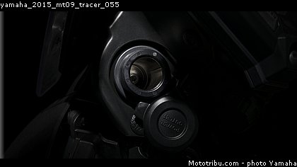 yamaha_2015_mt09_tracer_055.jpg