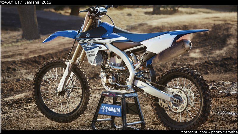 yz450f_017_yamaha_2015