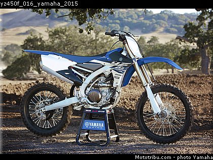 yz450f_016_yamaha_2015.jpg