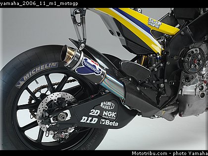 yamaha_2006_11_m1_motogp.jpg
