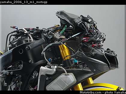 yamaha_2006_13_m1_motogp.jpg
