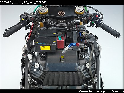 yamaha_2006_15_m1_motogp.jpg