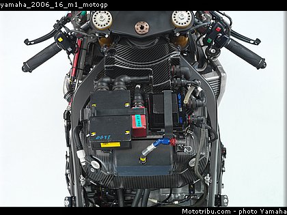 yamaha_2006_16_m1_motogp.jpg