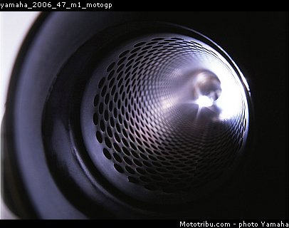 yamaha_2006_47_m1_motogp.jpg
