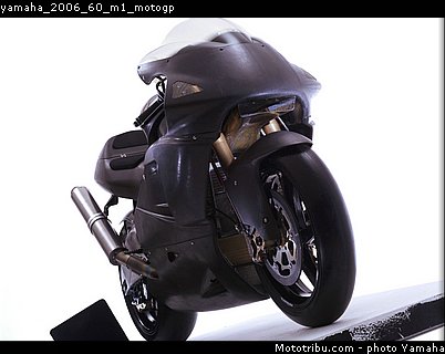 yamaha_2006_60_m1_motogp.jpg