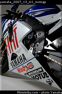 yamaha_2007_13_m1_motogp.jpg