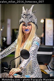 salon_milan_2016_hotesses_007.jpg