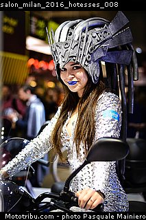 salon_milan_2016_hotesses_008.jpg
