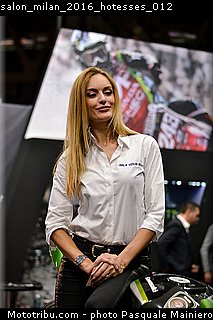 salon_milan_2016_hotesses_012.jpg