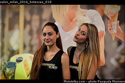 salon_milan_2016_hotesses_018.jpg