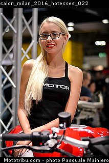 salon_milan_2016_hotesses_022.jpg