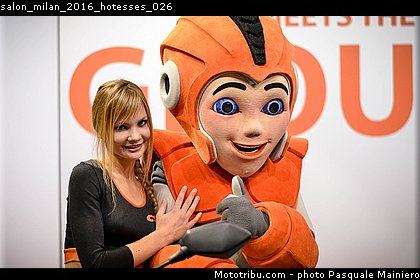 salon_milan_2016_hotesses_026.jpg