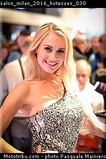 salon_milan_2016_hotesses_030.jpg