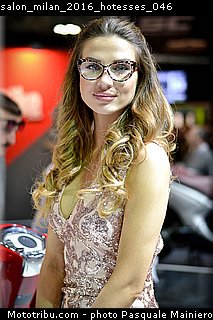 salon_milan_2016_hotesses_046.jpg