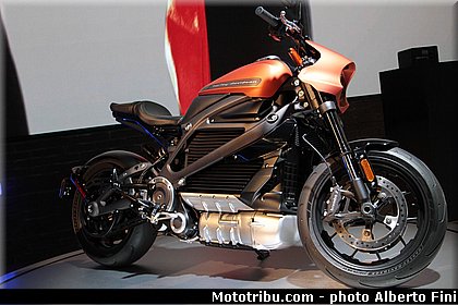 0099 salon milan 2018 par alberto fini.jpg