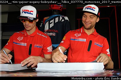 0224__-tim-gajser-evgeny-bobryshev-__7dbis_037770_motocross_2017_trentino.jpg
