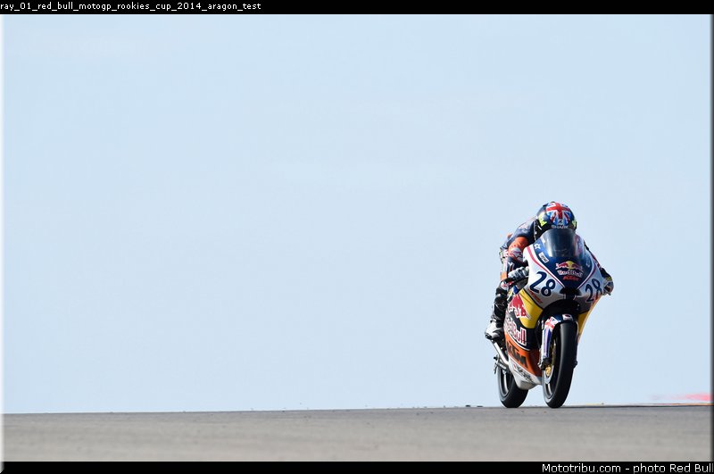 ray_01_red_bull_motogp_rookies_cup_2014_aragon_test