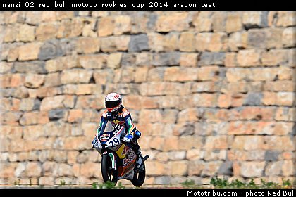 manzi_02_red_bull_motogp_rookies_cup_2014_aragon_test.jpg