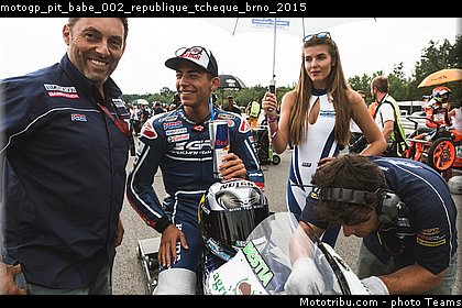 motogp_pit_babe_002_republique_tcheque_brno_2015.jpg