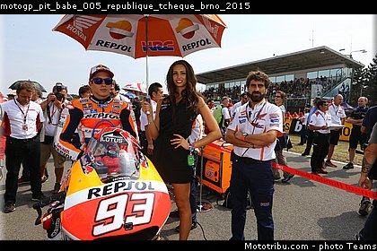motogp_pit_babe_005_republique_tcheque_brno_2015.jpg