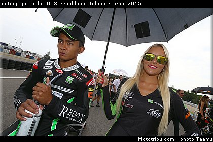 motogp_pit_babe_008_republique_tcheque_brno_2015.jpg