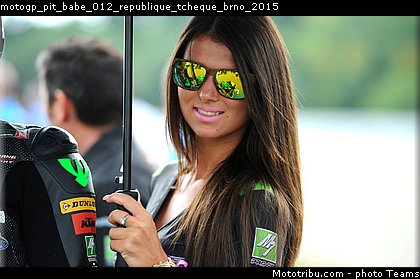 motogp_pit_babe_012_republique_tcheque_brno_2015.jpg