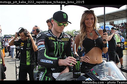 motogp_pit_babe_022_republique_tcheque_brno_2015.jpg