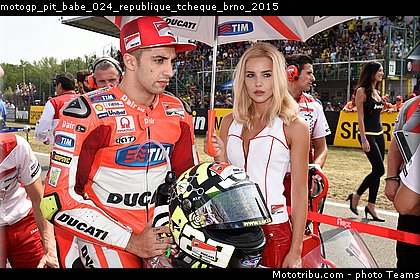 motogp_pit_babe_024_republique_tcheque_brno_2015.jpg