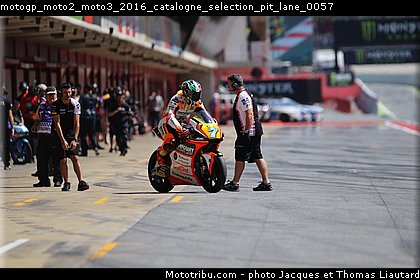 motogp_moto2_moto3_2016_catalogne_selection_pit_lane_0057.jpg