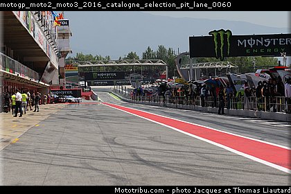 motogp_moto2_moto3_2016_catalogne_selection_pit_lane_0060.jpg