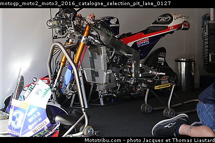 motogp_moto2_moto3_2016_catalogne_selection_pit_lane_0127.jpg