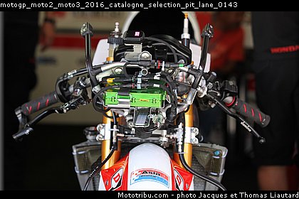 motogp_moto2_moto3_2016_catalogne_selection_pit_lane_0143.jpg