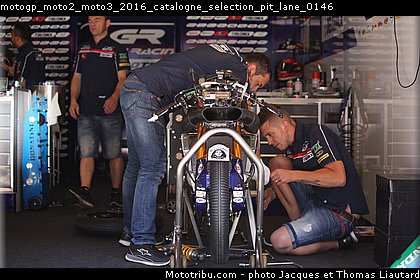 motogp_moto2_moto3_2016_catalogne_selection_pit_lane_0146.jpg