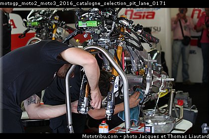 motogp_moto2_moto3_2016_catalogne_selection_pit_lane_0171.jpg