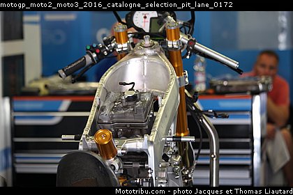 motogp_moto2_moto3_2016_catalogne_selection_pit_lane_0172.jpg