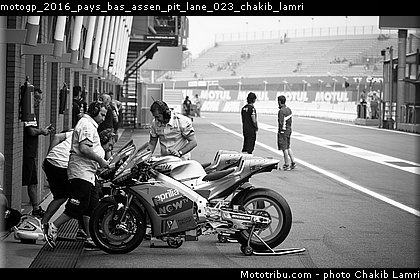 motogp_2016_pays_bas_assen_pit_lane_023_chakib_lamri.jpg