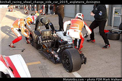 birchall_racing_wheel_change_side_car_2015_angleterre_donington.jpg