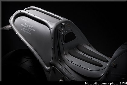 hot_dock_custom_007_bmw_2015_k_1600_gtl_concept.jpg