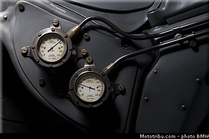 hot_dock_custom_008_bmw_2015_k_1600_gtl_concept.jpg