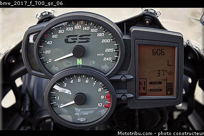 bmw_2017_f_700_gs_06.jpg