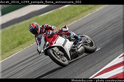 ducati_2016_1299_panigale_5eme_anniversaire_002.jpg