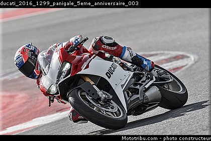 ducati_2016_1299_panigale_5eme_anniversaire_003.jpg
