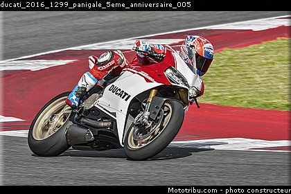 ducati_2016_1299_panigale_5eme_anniversaire_005.jpg