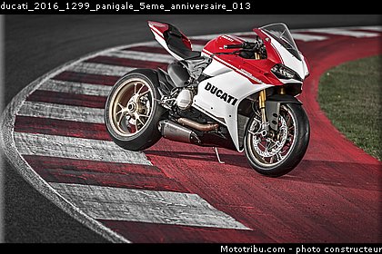ducati_2016_1299_panigale_5eme_anniversaire_013.jpg