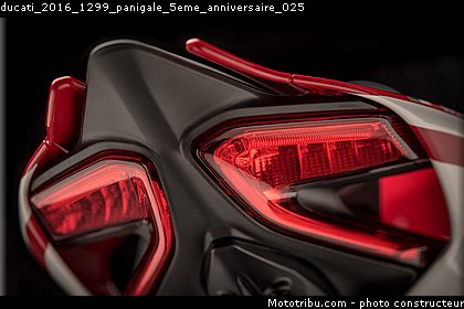 ducati_2016_1299_panigale_5eme_anniversaire_025.jpg