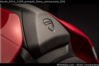 ducati_2016_1299_panigale_5eme_anniversaire_030.jpg