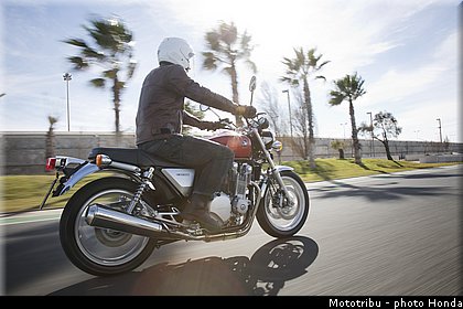 honda_2014_cb1100_001.jpg