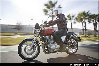 honda_2014_cb1100_002.jpg
