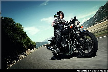 honda_2014_cb1100_004.jpg