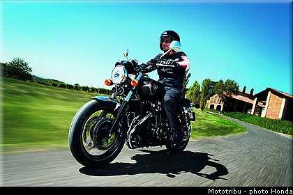 honda_2014_cb1100_005.jpg